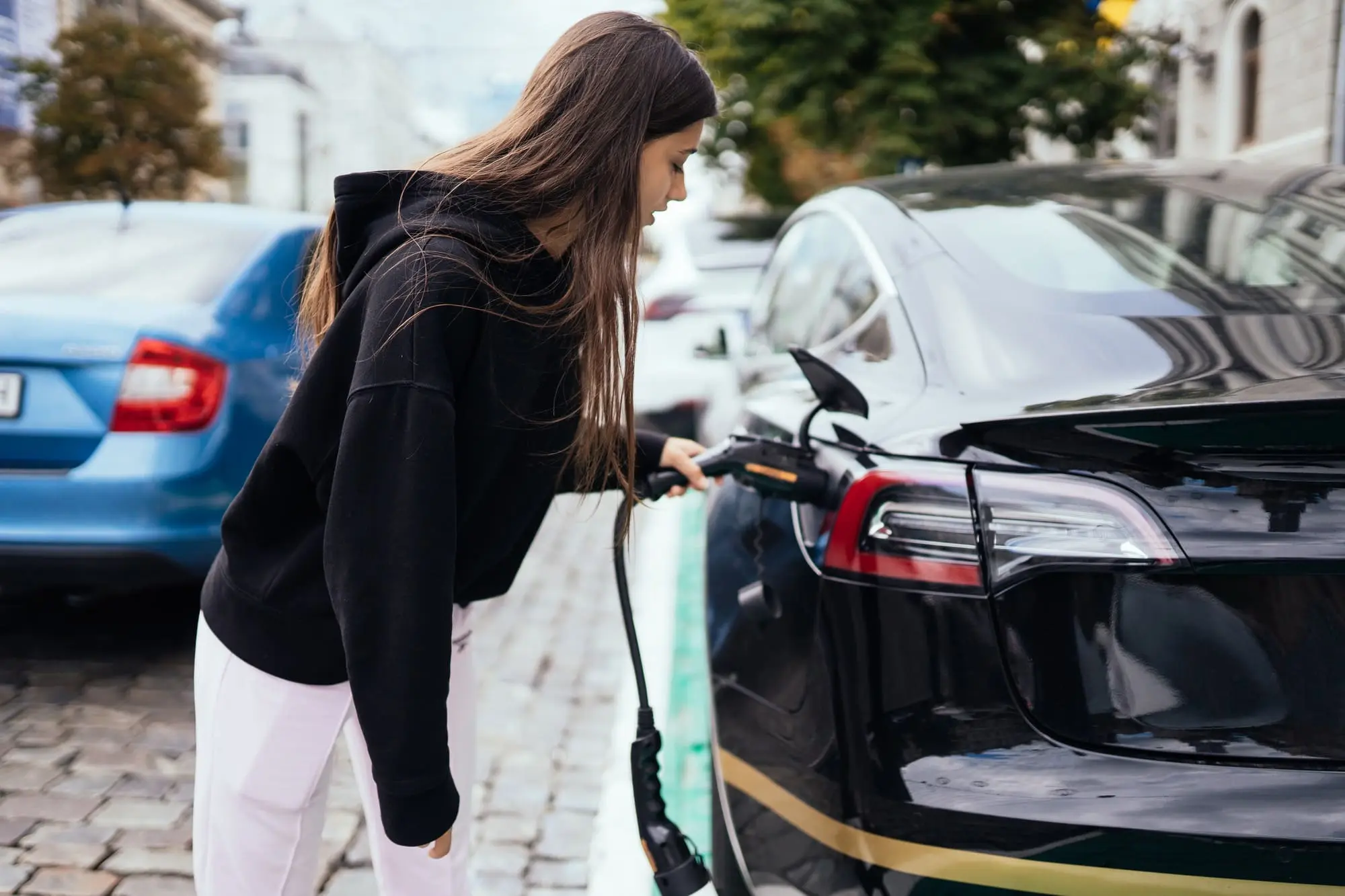 Hybrids vs. EVs in 2026: Why Buyers Are Snubbing Electric for 1.5L Motors