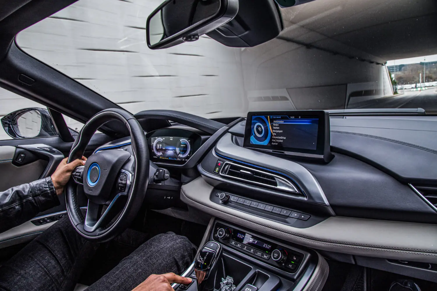 How the New Smart Dashboards Are Combatting Driver Distraction
